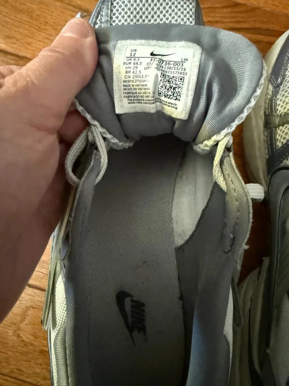 Nike V2K Run Pure Platinum/Wolf Grey/Cool Grey/Metallic Cool Grey UNISEX